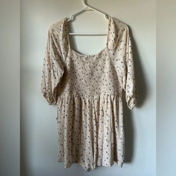American Eagle Boho Ivory and Blue Floral Romper - Picture 3 of 5
